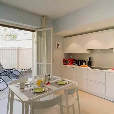 Guesthost - Holiday! Ambra Mini Flat Apartmán