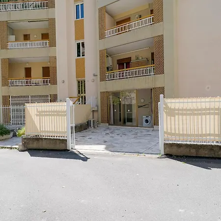 Guesthost - Holiday! Ambra Mini Flat Apartmán